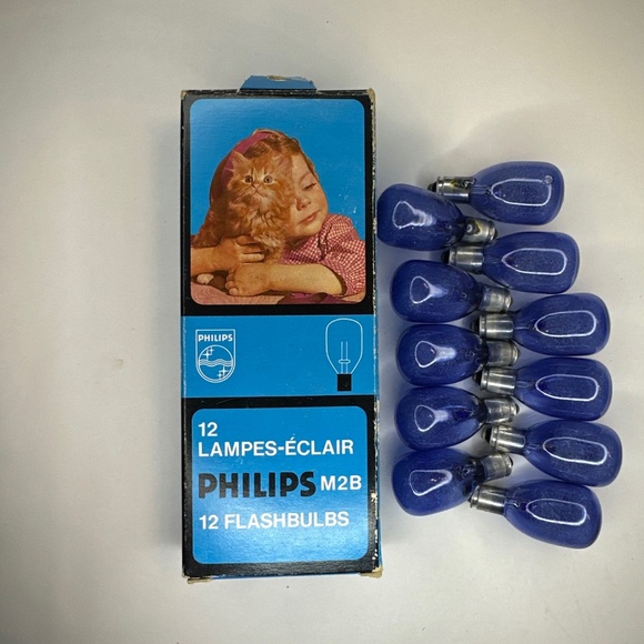 Vintage Philips M2B 11 Flashbulbs Camera Photography Original Box Rare Canada - Picture 1 of 3